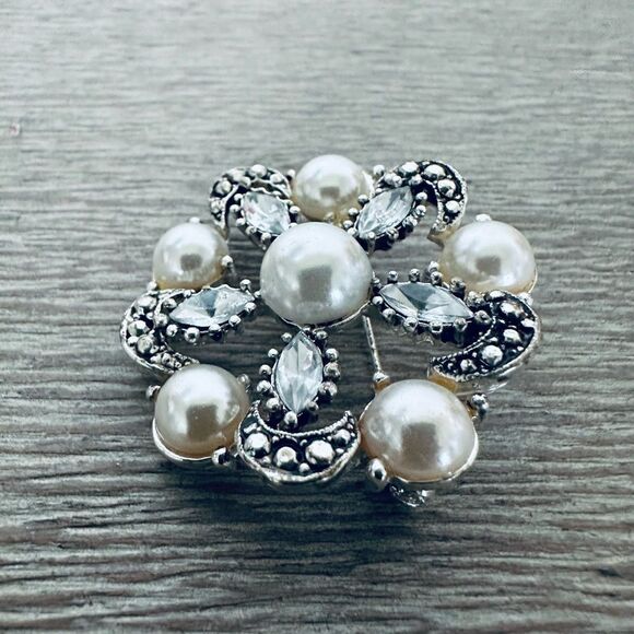 Vintage Silver Crystal Pearl Brooch Pin - Picture 3 of 3